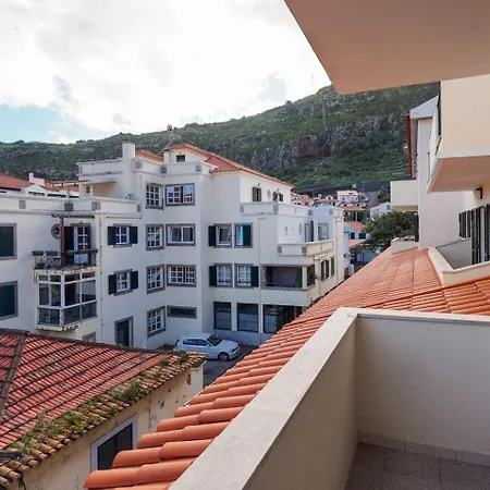 Guestready - With Balcony 아파트